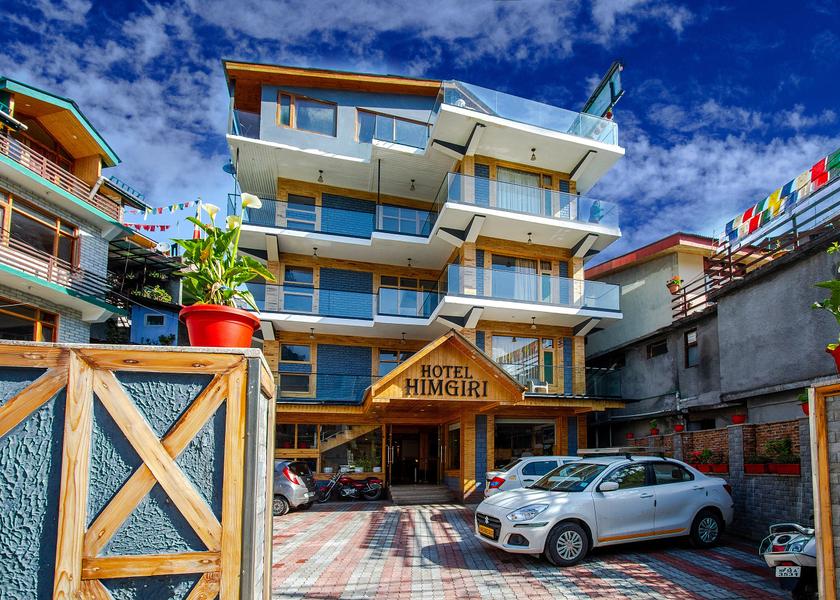 Himachal Pradesh Manali Hotel Exterior