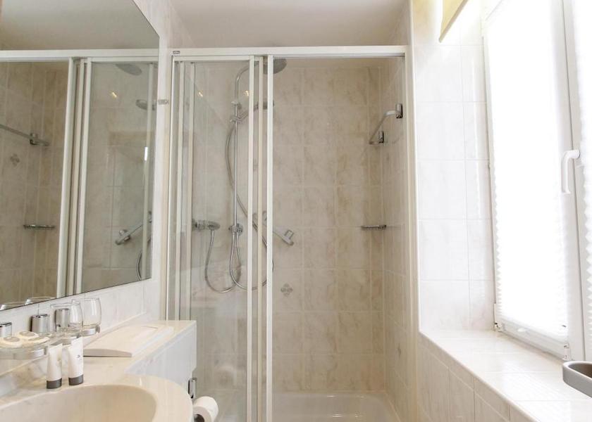 Rhineland-Palatinate Dieblich Quadruple Room with Private Bathroom