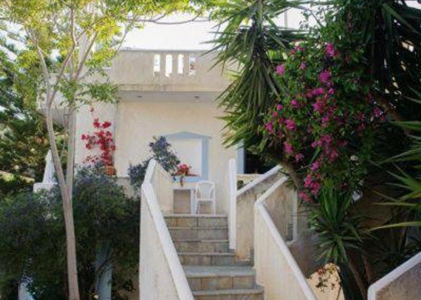 Crete Faistos garden