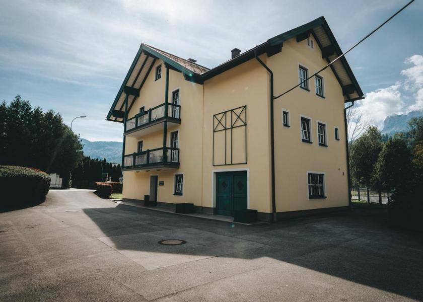 Salzburg State Hallein entrance