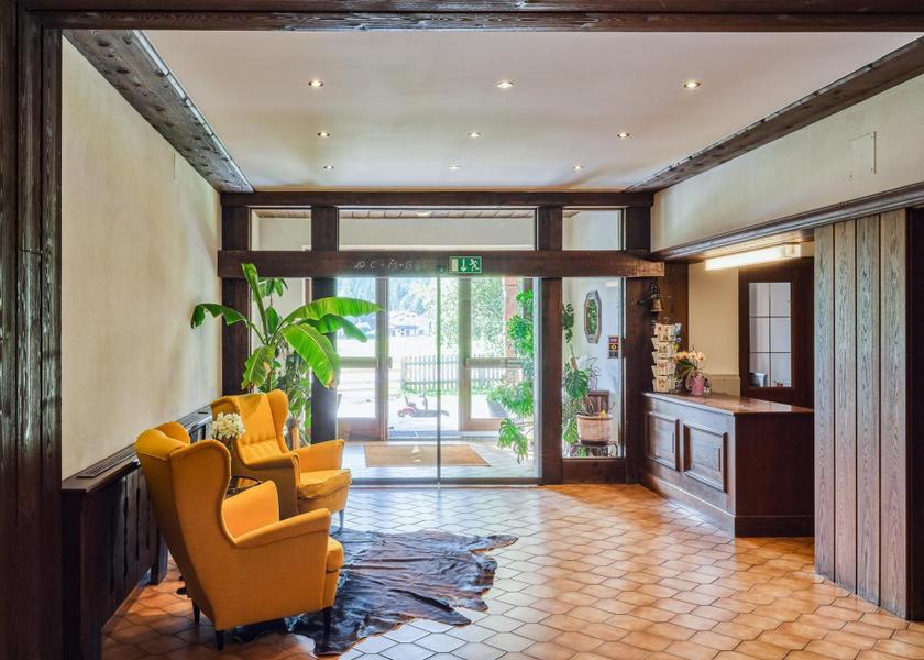 shared lounge/tv area