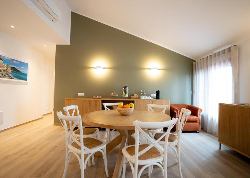 shared lounge/tv area