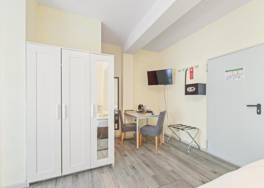 Baden-Württemberg Esslingen Quadruple Room with Private Bathroom