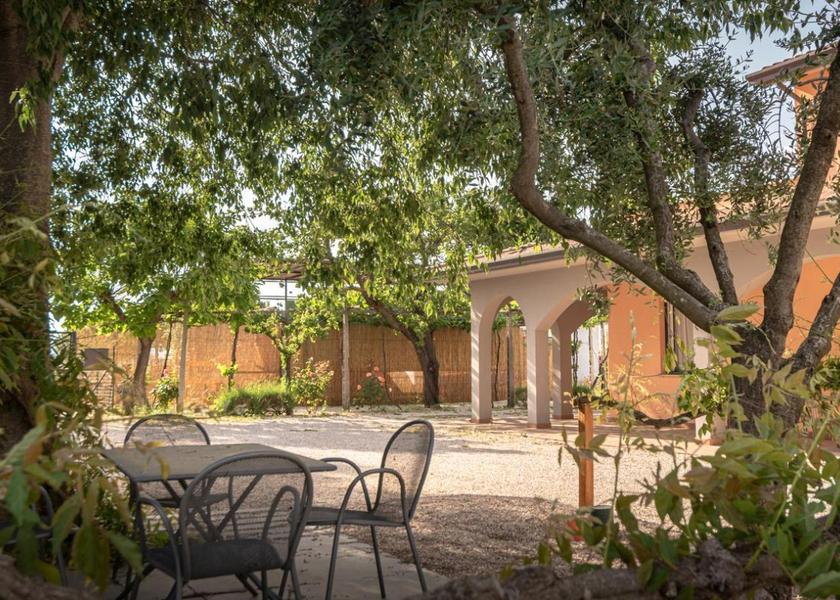 Umbria Bastia Umbra garden