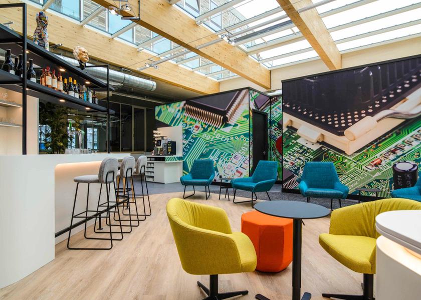 South Holland Delft bar