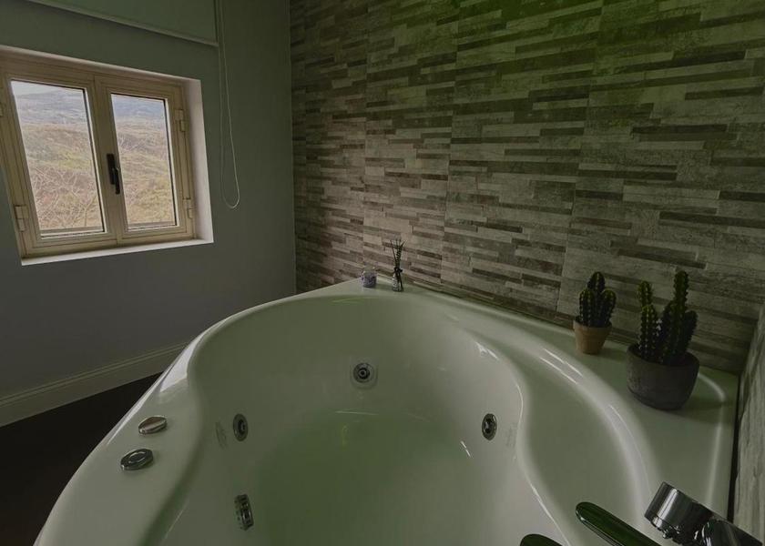 Calabria Castrovillari Queen Room with Spa Bath