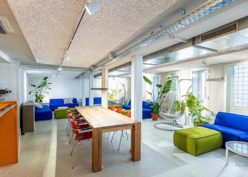 shared lounge/tv area