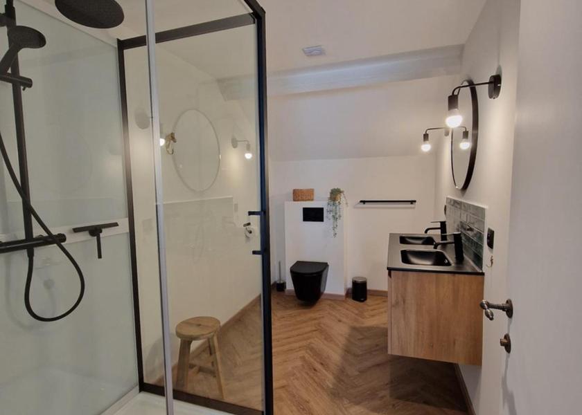 Walloon Region Momignies Double Room with Private Bathroom