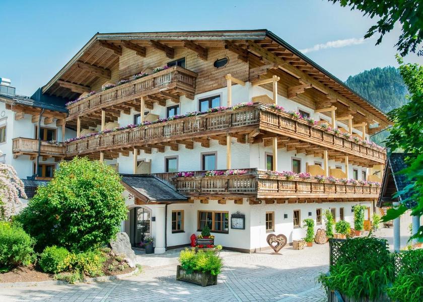 Salzburg State Saalfelden am Steinernen Meer exterior view