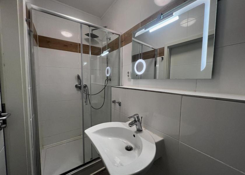 Hessen Gernsheim Double Room with Private Bathroom