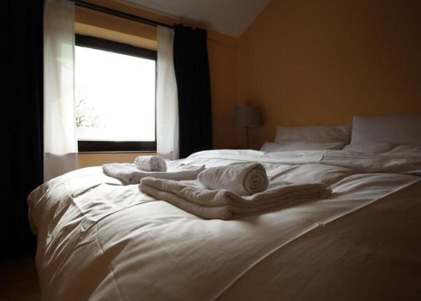 Walloon Region Mettet Double or Twin-Private Bathroom-Garden View-Ground floor