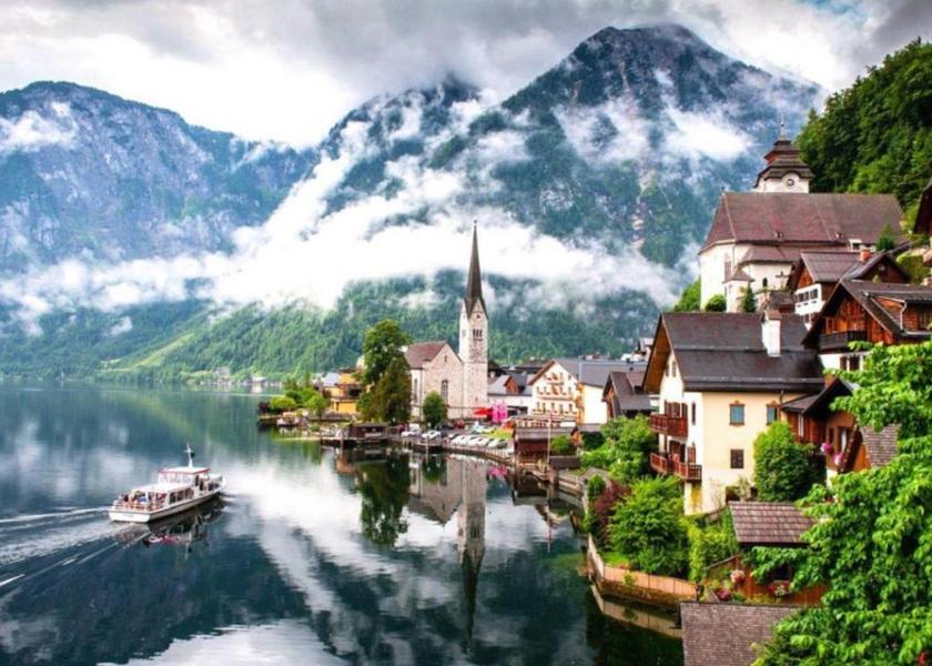 Upper Austria Hallstatt surrounding environment