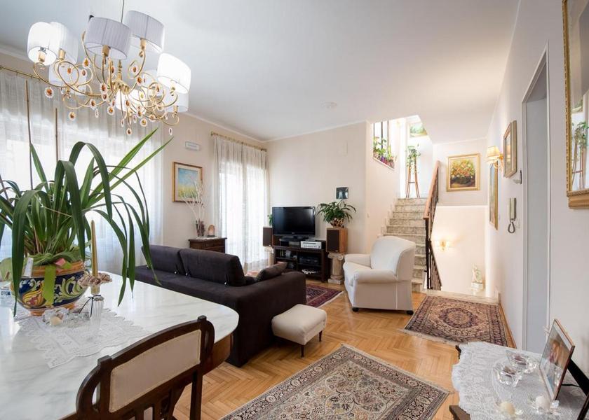 shared lounge/tv area