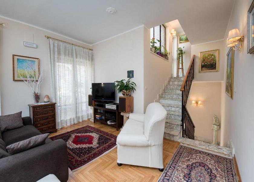 shared lounge/tv area