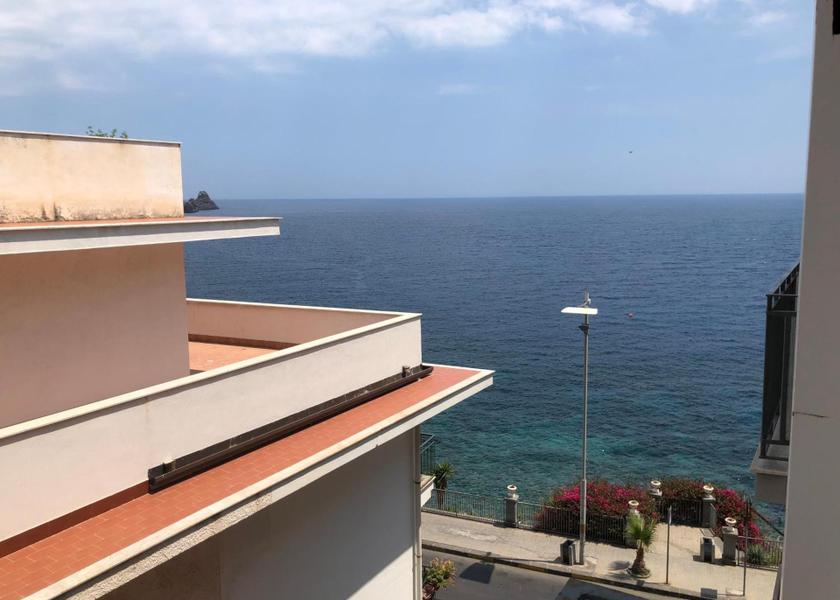 Sicily Aci Castello Apartment with City View
