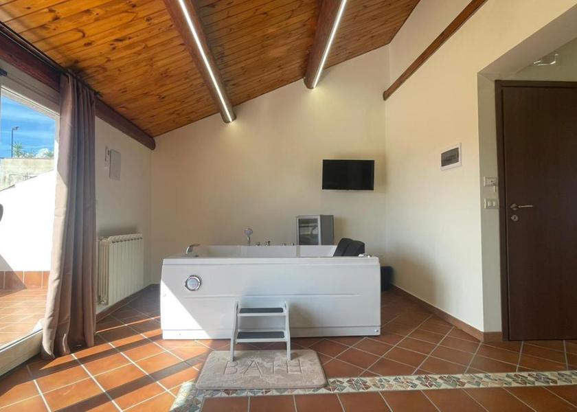 Sicily Aci Castello hot tub