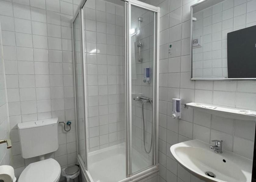 Bavaria Hallbergmoos Twin Room with Private External Bathroom