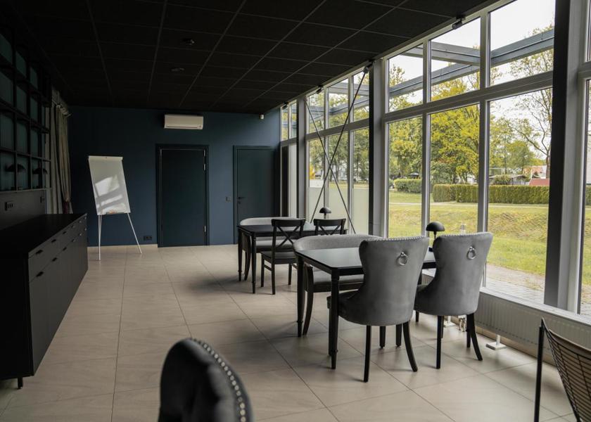 shared lounge/tv area