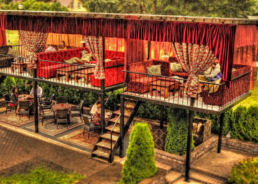 shared lounge/tv area