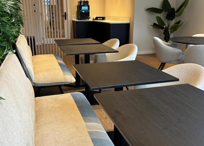 shared lounge/tv area