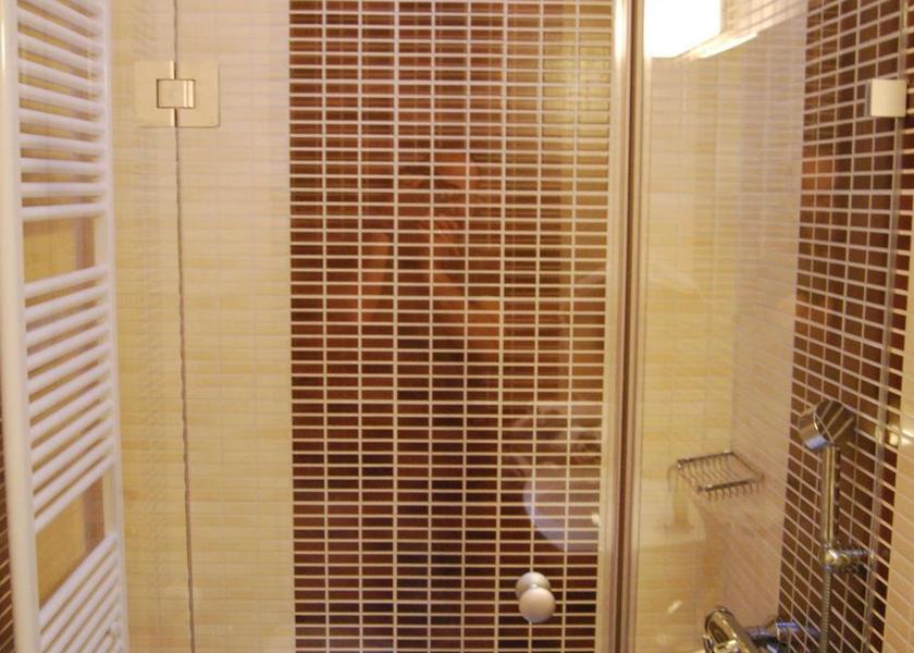 Western Macedonia Kastoria shower