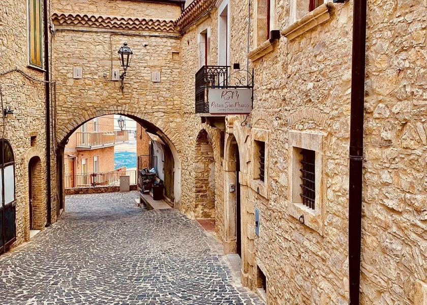 Puglia San Giovanni Rotondo entrance