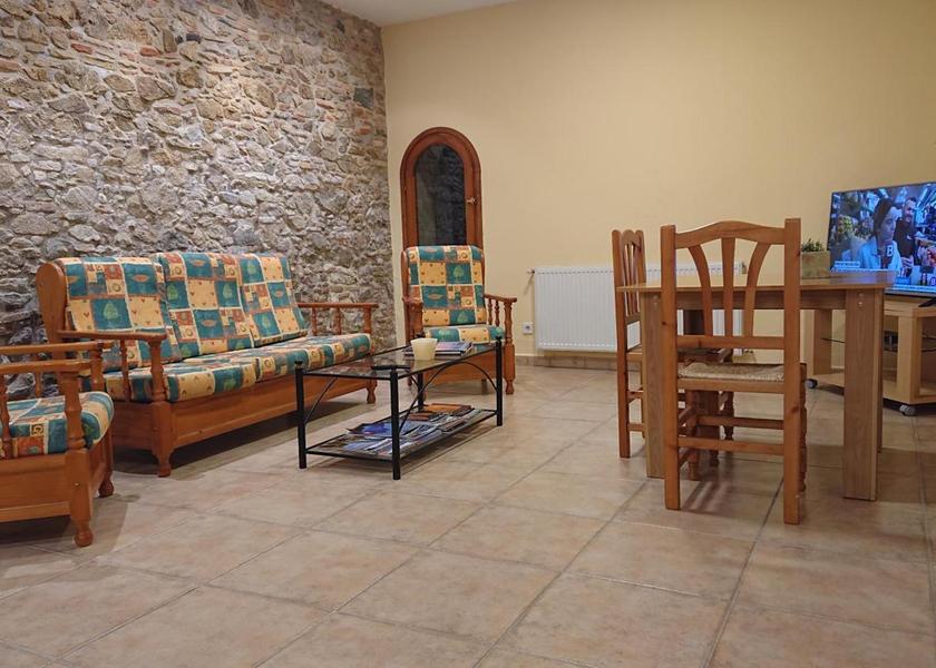 shared lounge/tv area