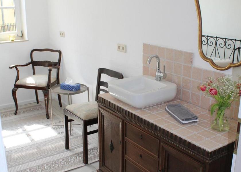 Hessen Schlitz Single Room with Shared Bathroom