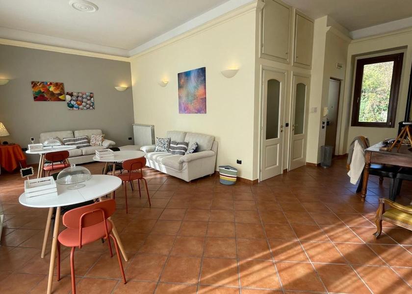 Campania Avellino shared lounge/tv area