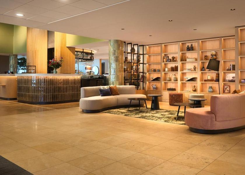 South Holland Oegstgeest lobby