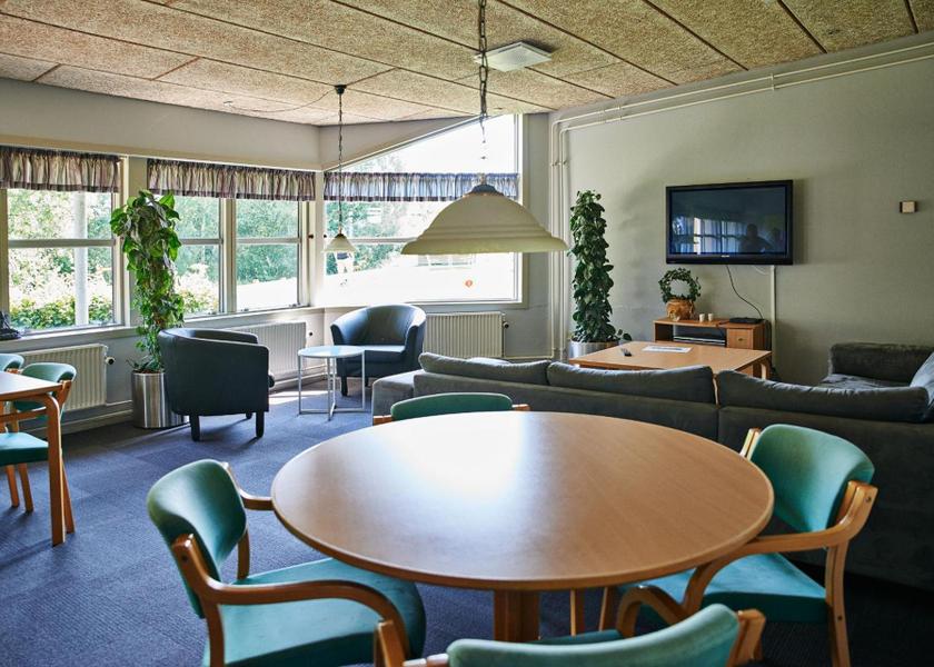 shared lounge/tv area