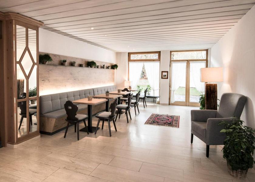 Bavaria Ismaning lobby
