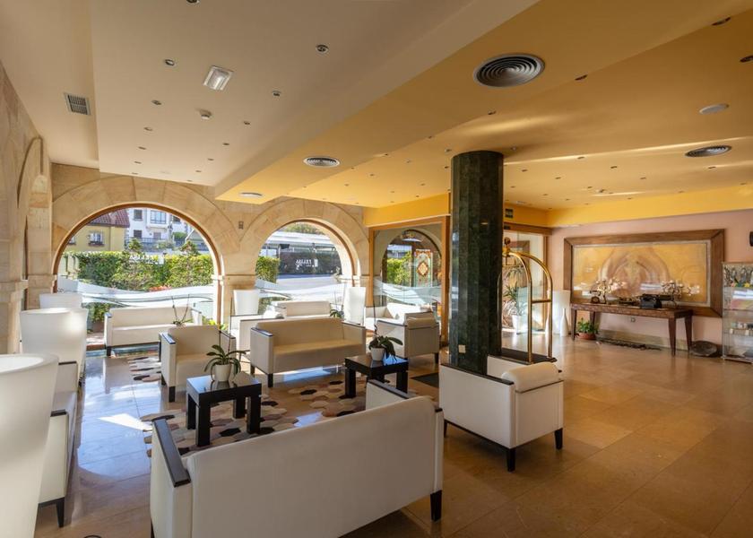 Cantabria Santillana del Mar Lobby