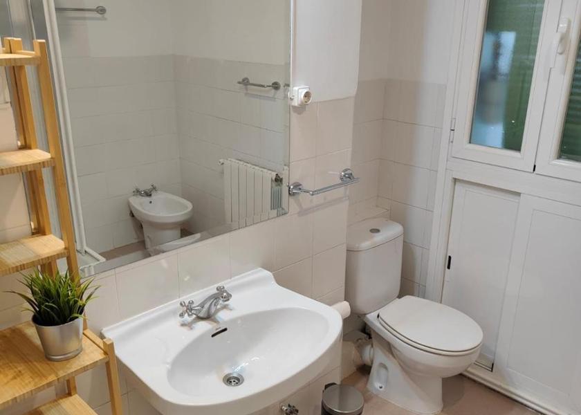 Community of Madrid Madrid Triple Room with Shared Bathroom