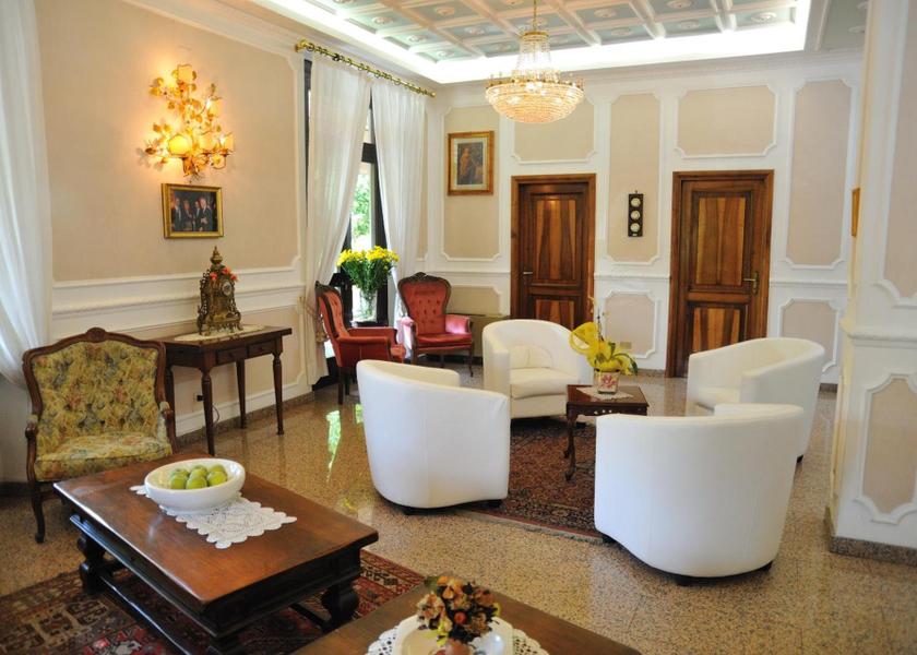 shared lounge/tv area