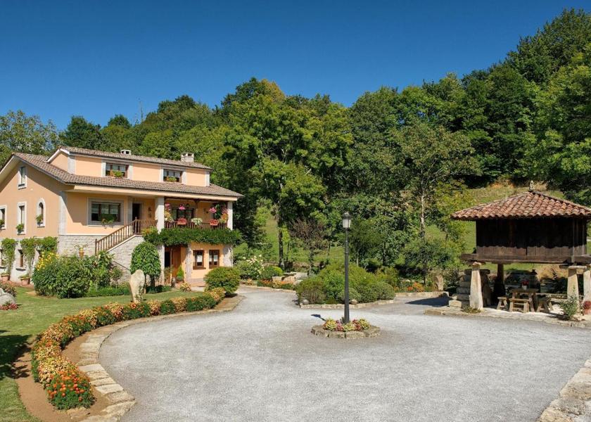 Asturias Cangas de Onis entrance