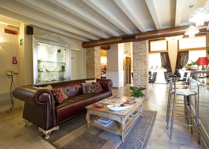 Veneto Asolo Bar (on property)