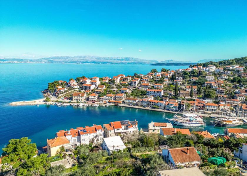 Split-Dalmatia Solta surrounding environment