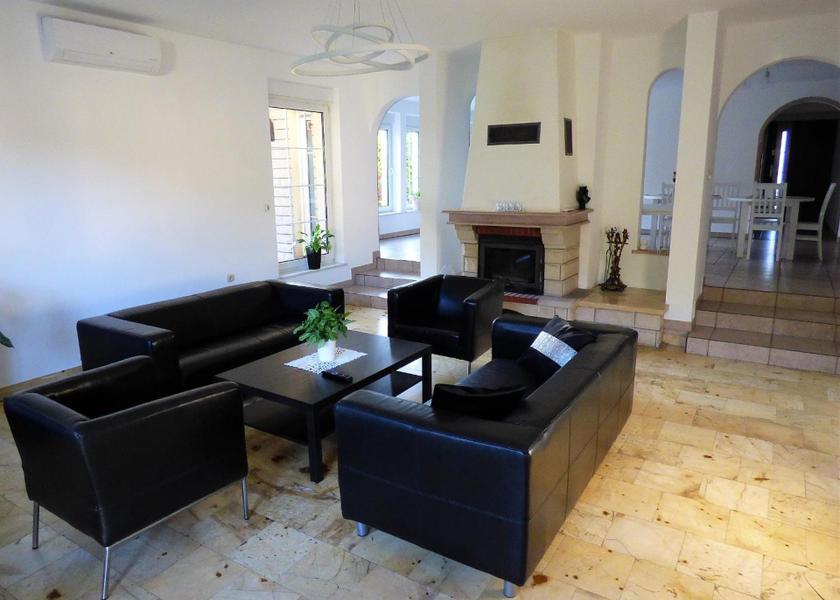 shared lounge/tv area