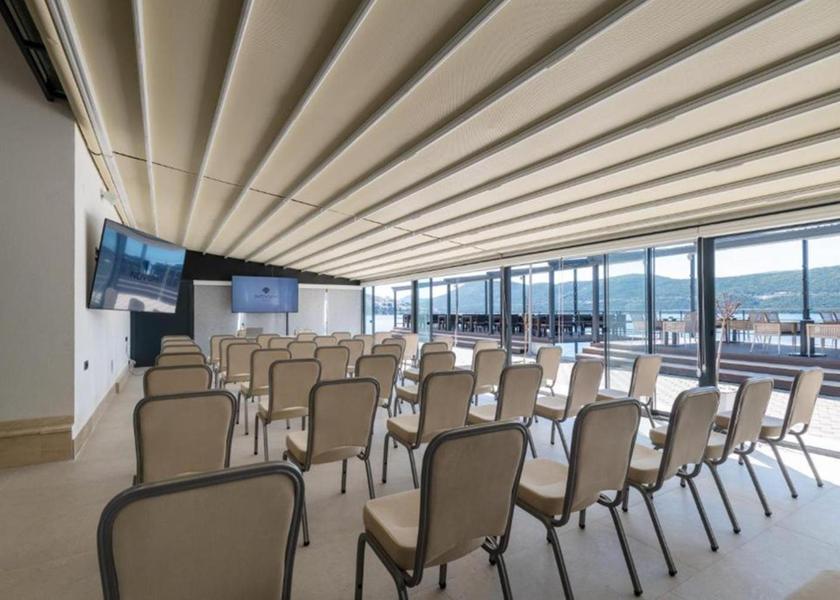 shared lounge/tv area