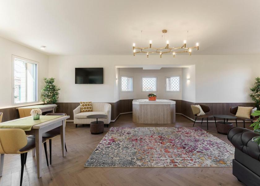 shared lounge/tv area