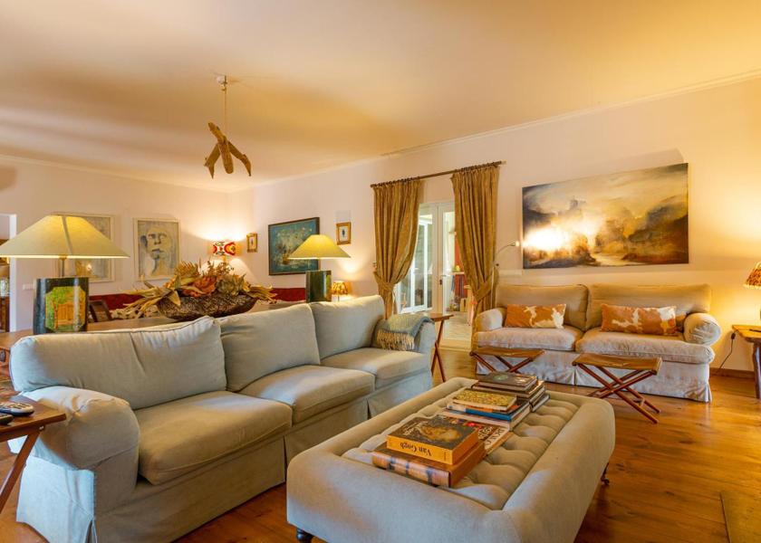 shared lounge/tv area