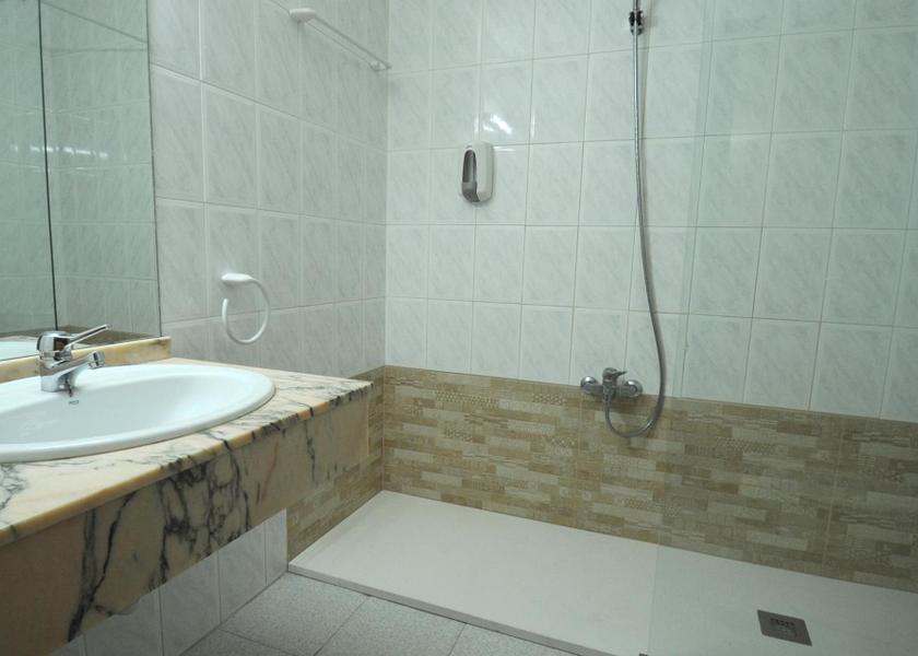Aragon Pedrola shower