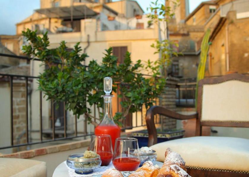 Sicily Caltagirone balcony/terrace