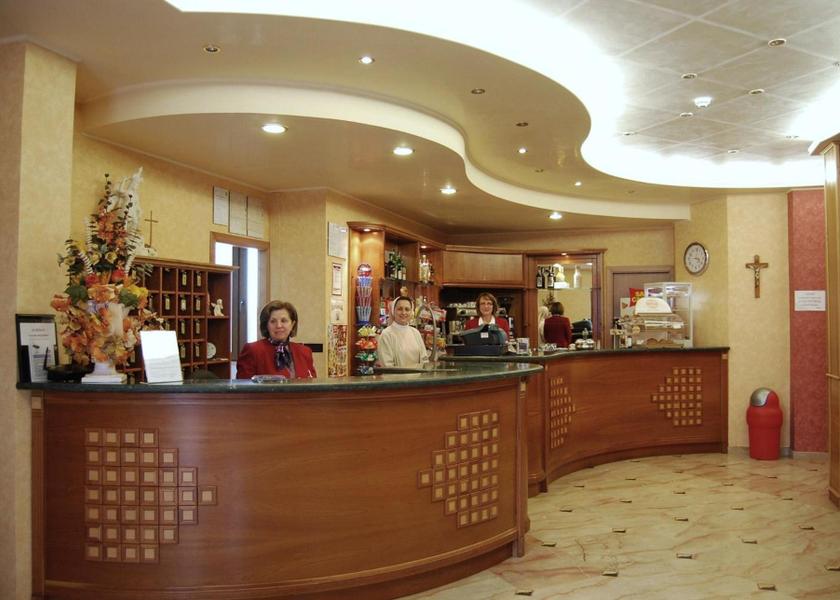 Puglia Monte Sant'Angelo lobby