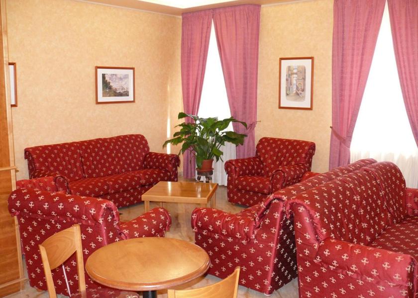 Puglia Monte Sant'Angelo shared lounge/tv area