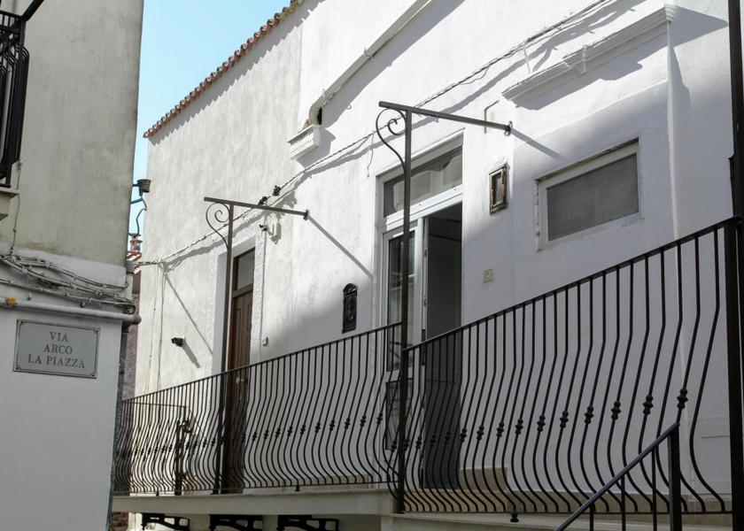 Puglia Monte Sant'Angelo entrance