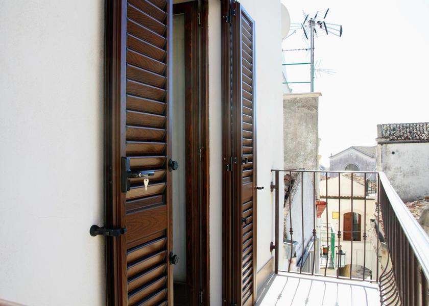 Puglia Monte Sant'Angelo balcony/terrace