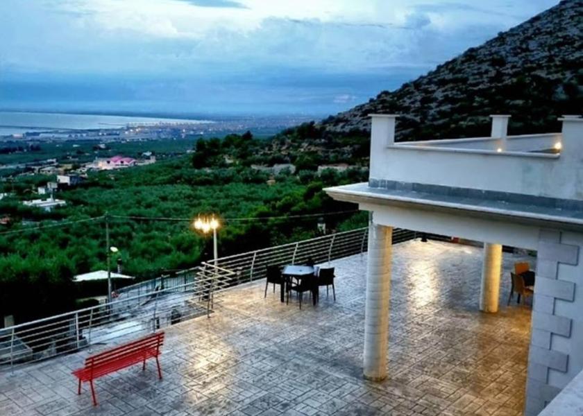 Puglia Monte Sant'Angelo entrance