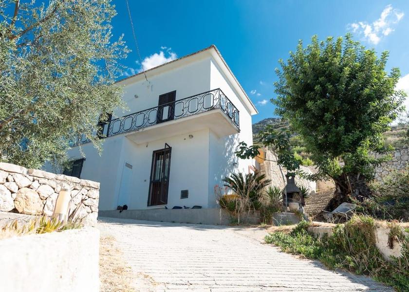 Puglia Monte Sant'Angelo entrance
